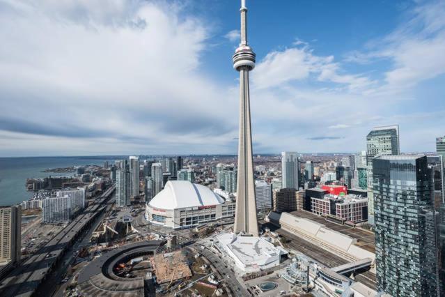 Two Bd Cn Tower And Lake Ontario View Toronto Zewnętrze zdjęcie