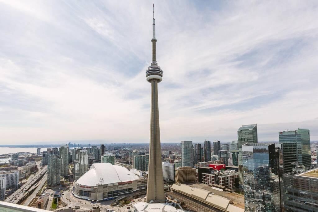 Two Bd Cn Tower And Lake Ontario View Toronto Zewnętrze zdjęcie