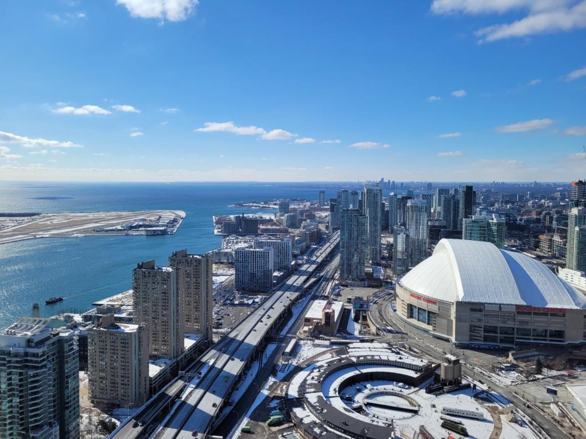 Two Bd Cn Tower And Lake Ontario View Toronto Zewnętrze zdjęcie